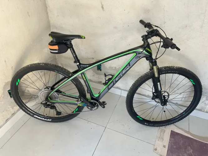 Bicicleta Fibra de Carbono OGGI