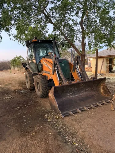 Trator a venda semi novo
