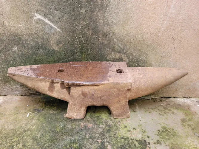 Bigorna antiga 200 kilos