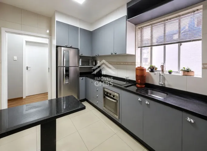 Apartamento mobiliado no Centro de Curitiba conforto, localização e praticidade!