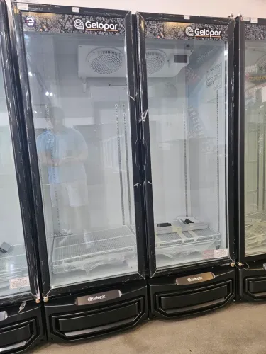 refrigerador para cervejas duas portas 950L Gelopar - novo