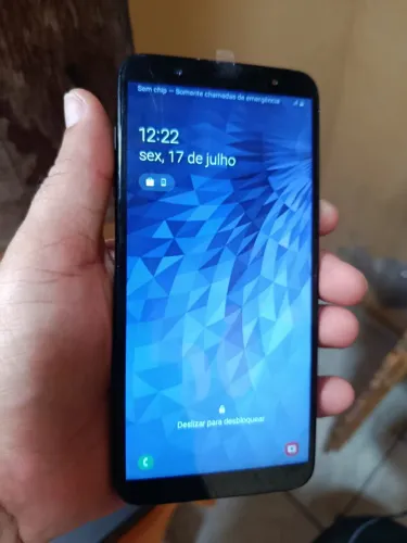 Celular j8