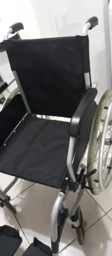CADEIRA DE RODAS NOVA 