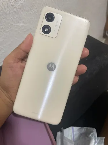Celular motoe13