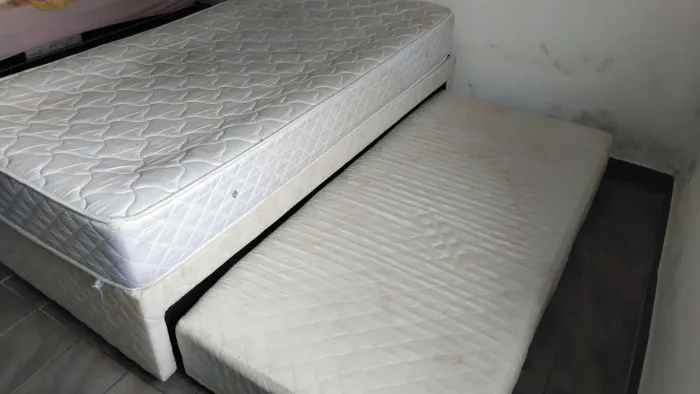Cama box solteiro com colchão e cama auxiliar