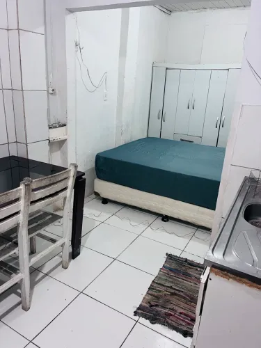 Alugo kitnet na Trindade.