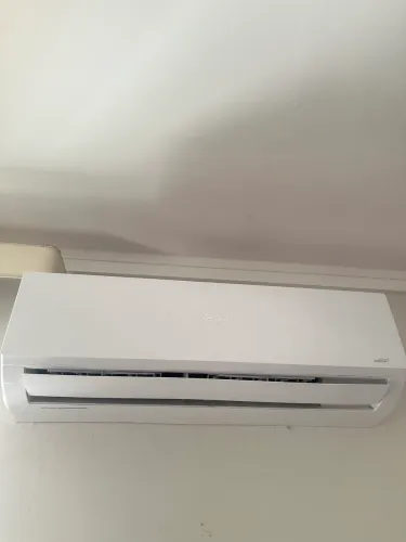 Vendo Três Splits Inverter semi-novos (ainda na garantia)