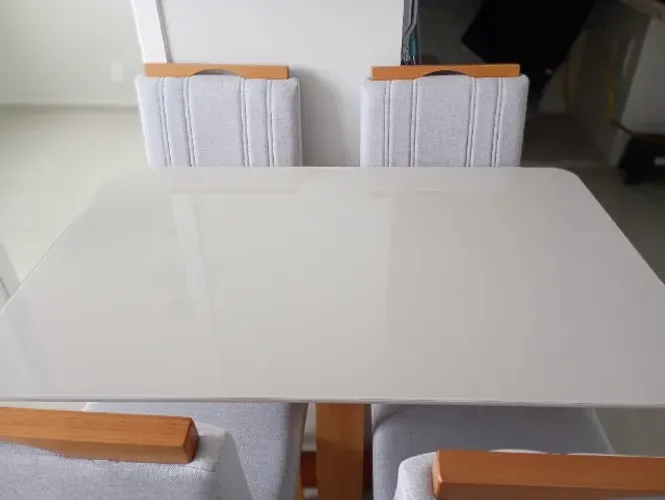 Mesa de jantar quatro lugares