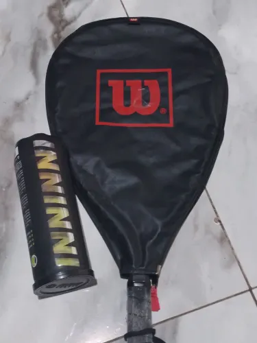Raquete da Wilson com 3 bolas