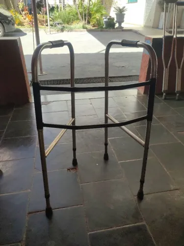Andador dobrável 