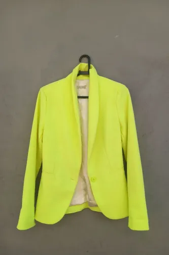 Blazer feminino amarelo vibrante