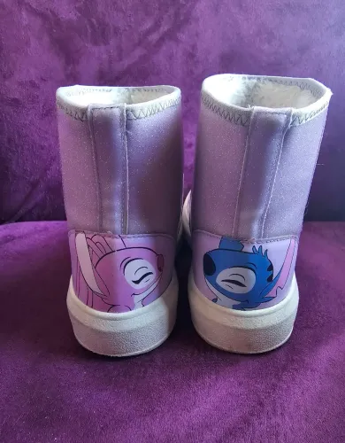 Bota infantil com forro peludinho Stitch e Angel