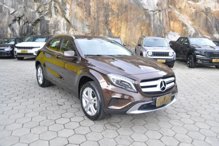 Mercedes-Benz GLA 200 Adv. 1.6/1.6 TB 16V Flex Aut. 2016