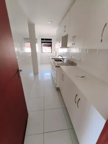 Apto com 2 quartos sendo 1 suíte, 2 Ar Cond. Split, 2 vagas de garagem, Cavaleiros - Macaé