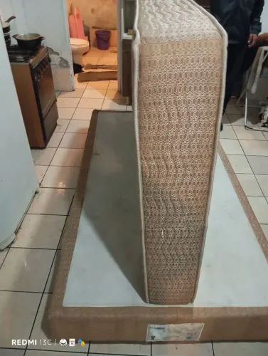Cama box solteiro em boas condições