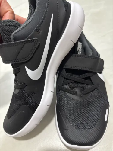 Tênis Nike novo original número 32.