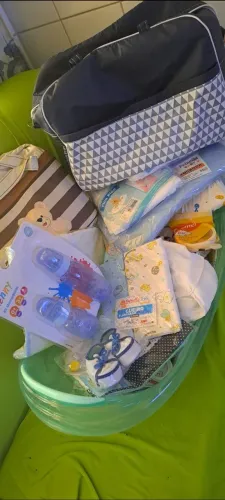 Enxoval de bebê novo,doarei Tb peças usadas bem conservadas pra quem comprar o enxoval
