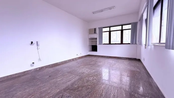 Sala comercial 32m² à venda no Gutierrez