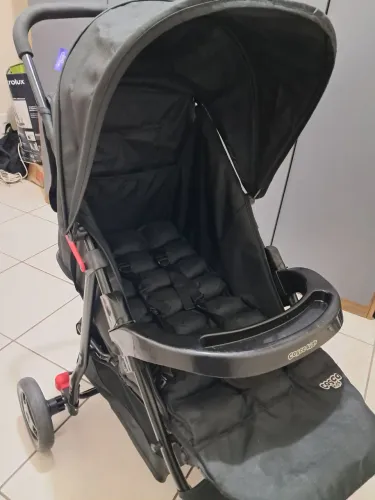 Vendo carrinho de bebê