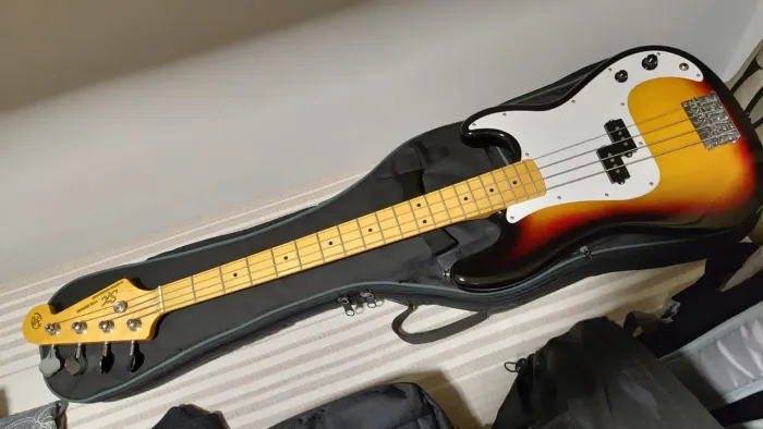 Baixo SX Precision Sunburst
