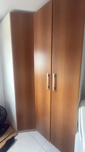 Guarda roupa e armário suspenso