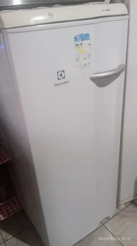Freezer vertical Electrolux FE18/FE19 branco- muito conservado !
