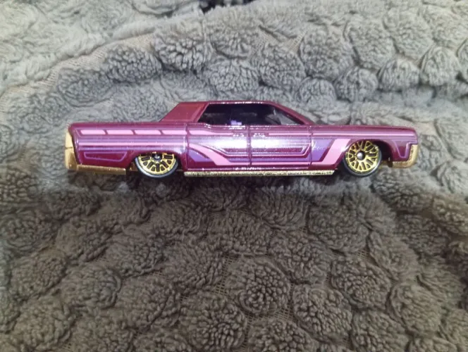 Vendo 56 carrinhos da Hot Wheels