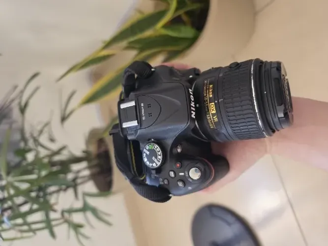 Nikon D5200 - Apenas 4.198 cliques - Completa + acessórios
