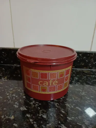 Tupperware café