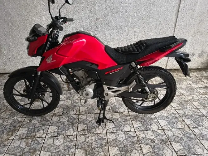 Fan 2025 vermelha único dono com 7300 km rodados
