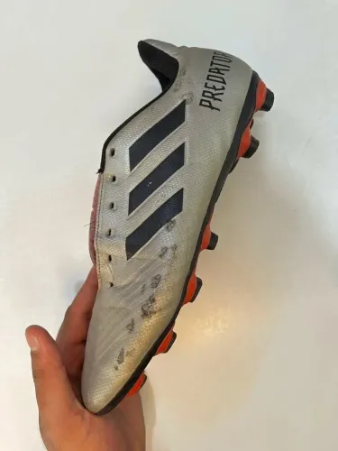 Chuteiras Adidas Predator 19.4 FXG - Prata. /Vermelho