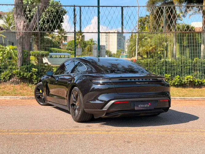 Porsche Taycan Turbo (elétrico) 2021