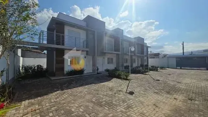 Sobrado para aluguel tem 85 metros quadrados com 2 quartos