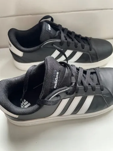 Tenis adidas 