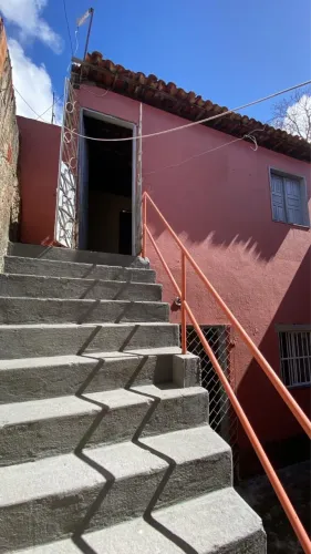 Aluga-se casa no São Conrado, ótima para morar!