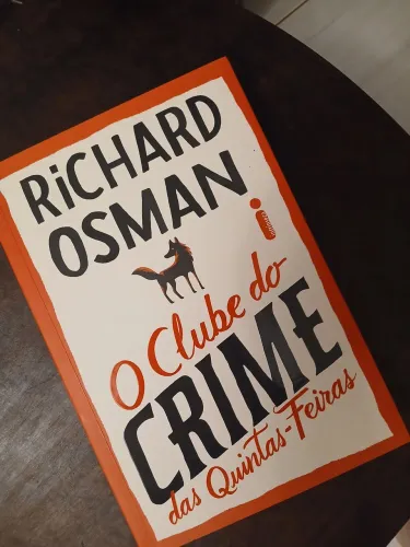 Livro Clube do crime das quintas feiras