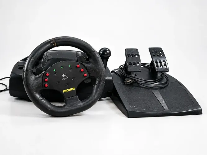 Volante Logitech force Feedback MOMO Racing