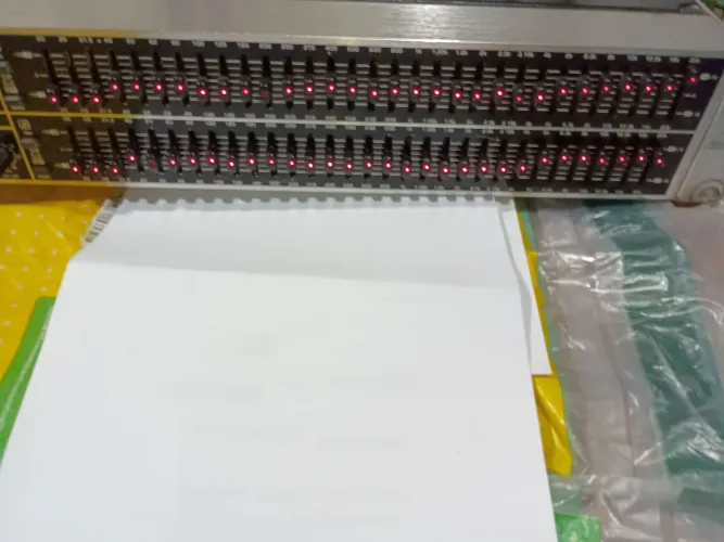 Equalizador Behringer FBQ3102