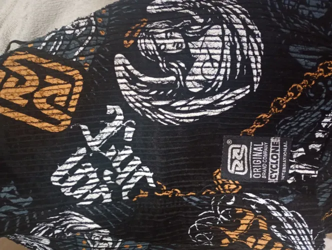 Vendo duas bermudas veludo da ciclone original 
