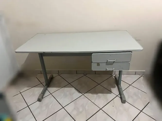 Vendo mesa de escritório 1,20mts