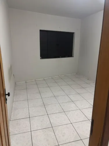 Alugo quarto no Centro de VCA