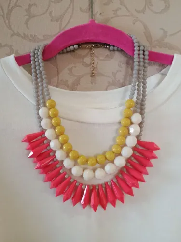 Colar feminino colorido Forever 21 