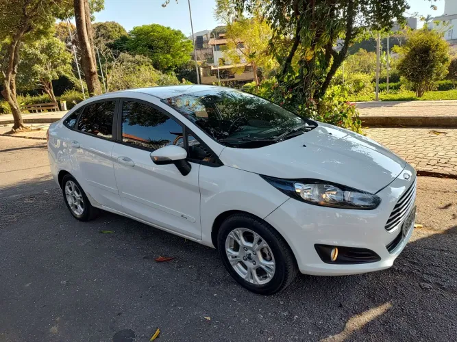 Ford Fiesta Sedan SE 1.6 16V Flex 4P 2014