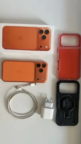 Vendo ou troco iphone 17 pro max 12/256GB