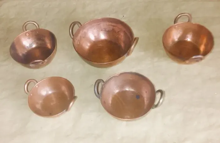 Conunto Cinco mini tachos em cobre peça marcada tamanhos diversos