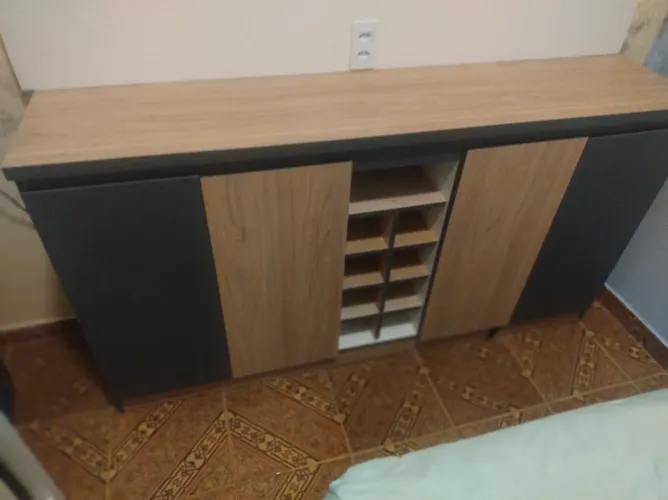 Estou vendendo painel e armário motivo mudança