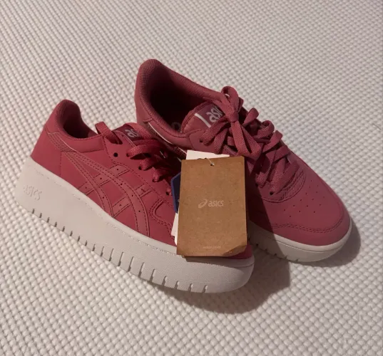 Tênis ASICS