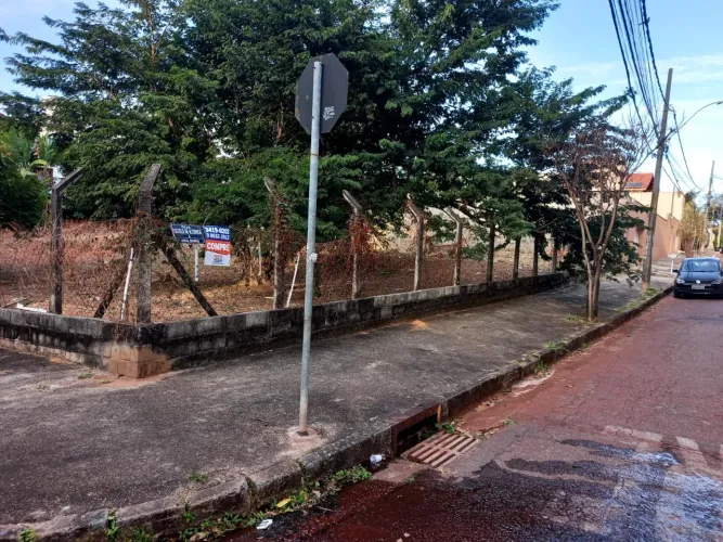 LOTE NO BAIRRO CASTELO