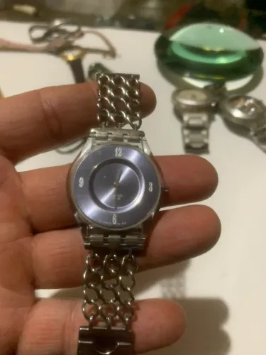 relógio de pulso Swatch feminino modelo "Loving Chain"