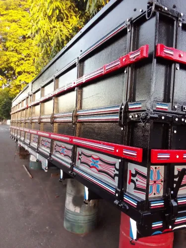 Carroceria caminhão truck Mercedes